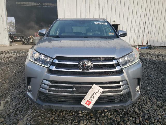 Photo 5 from auction – 2017 TOYOTA HIGHLANDER with VIN 5TDDZRFH4HS380915