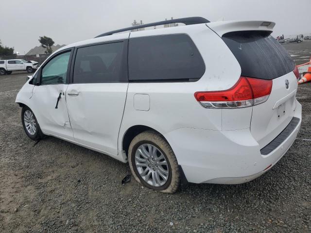 Photo 2 from auction – 2013 TOYOTA SIENNA XLE with VIN 5TDYK3DC6DS403406