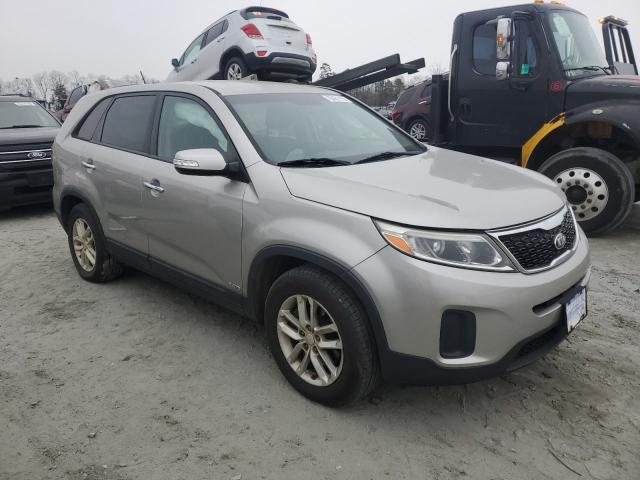 Photo 4 from auction – 2015 KIA SORENTO LX with VIN 5XYKTCA66FG654962