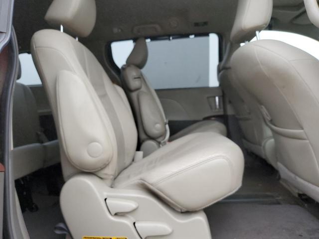 Photo 11 from auction – 2014 TOYOTA SIENNA XLE with VIN 5TDYK3DCXES464727