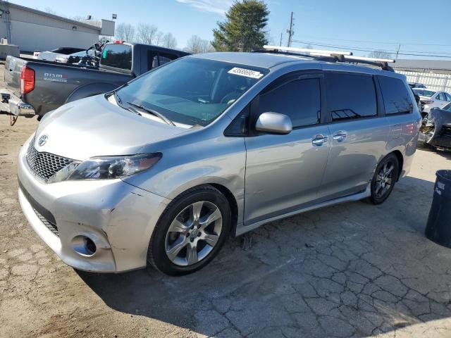 TOYOTA SIENNA SPO 2013 z numerem VIN 5TDXK3DC2DS349727 - Zdjęcie z aukcji