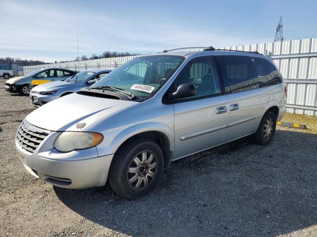 CHRYSLER TOWN & COU 2005 with VIN 2C4GP54L25R202184 - Photo from auction