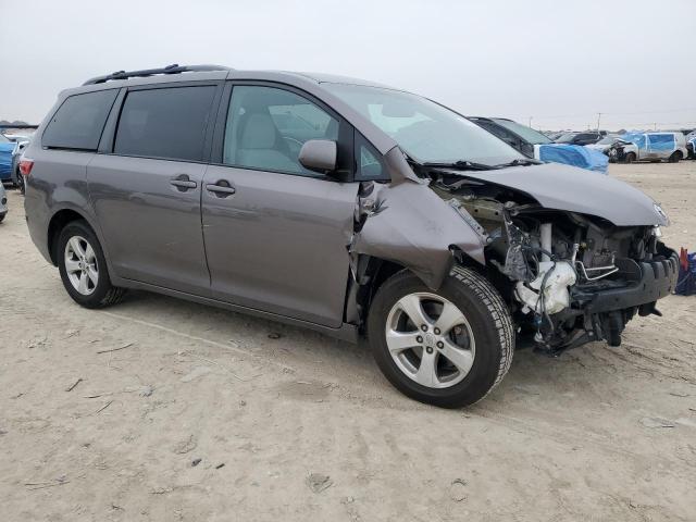 Photo 4 from auction – 2016 TOYOTA SIENNA LE with VIN 5TDKK3DC2GS736583