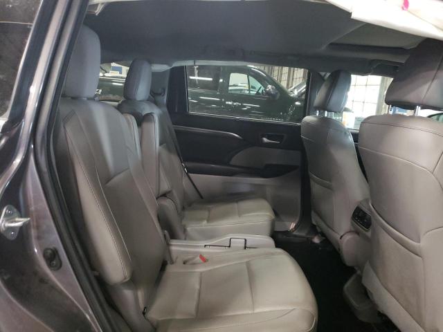 Photo 11 from auction – 2018 TOYOTA HIGHLANDER with VIN 5TDDZRFH6JS833552