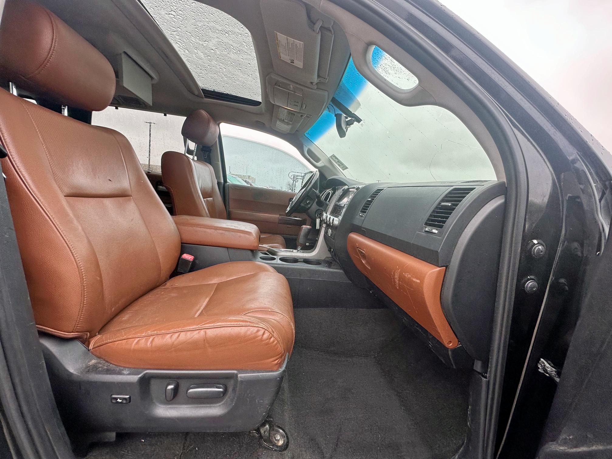 Photo 5 from auction – 2011 TOYOTA SEQUOIA PL with VIN 5TDYY5G17BS031740