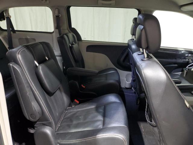 Photo 11 from auction – 2016 CHRYSLER TOWN & COU with VIN 2C4RC1BG6GR173195