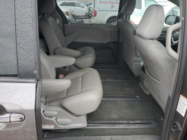 Photo 11 from auction – 2017 TOYOTA SIENNA XLE with VIN 5TDDZ3DC5HS180985