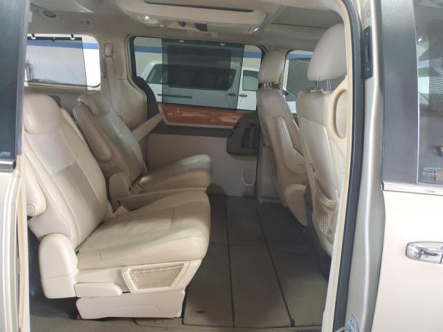 Photo 11 from auction – 2010 CHRYSLER TOWN & COU with VIN 2A4RR6DX4AR149603