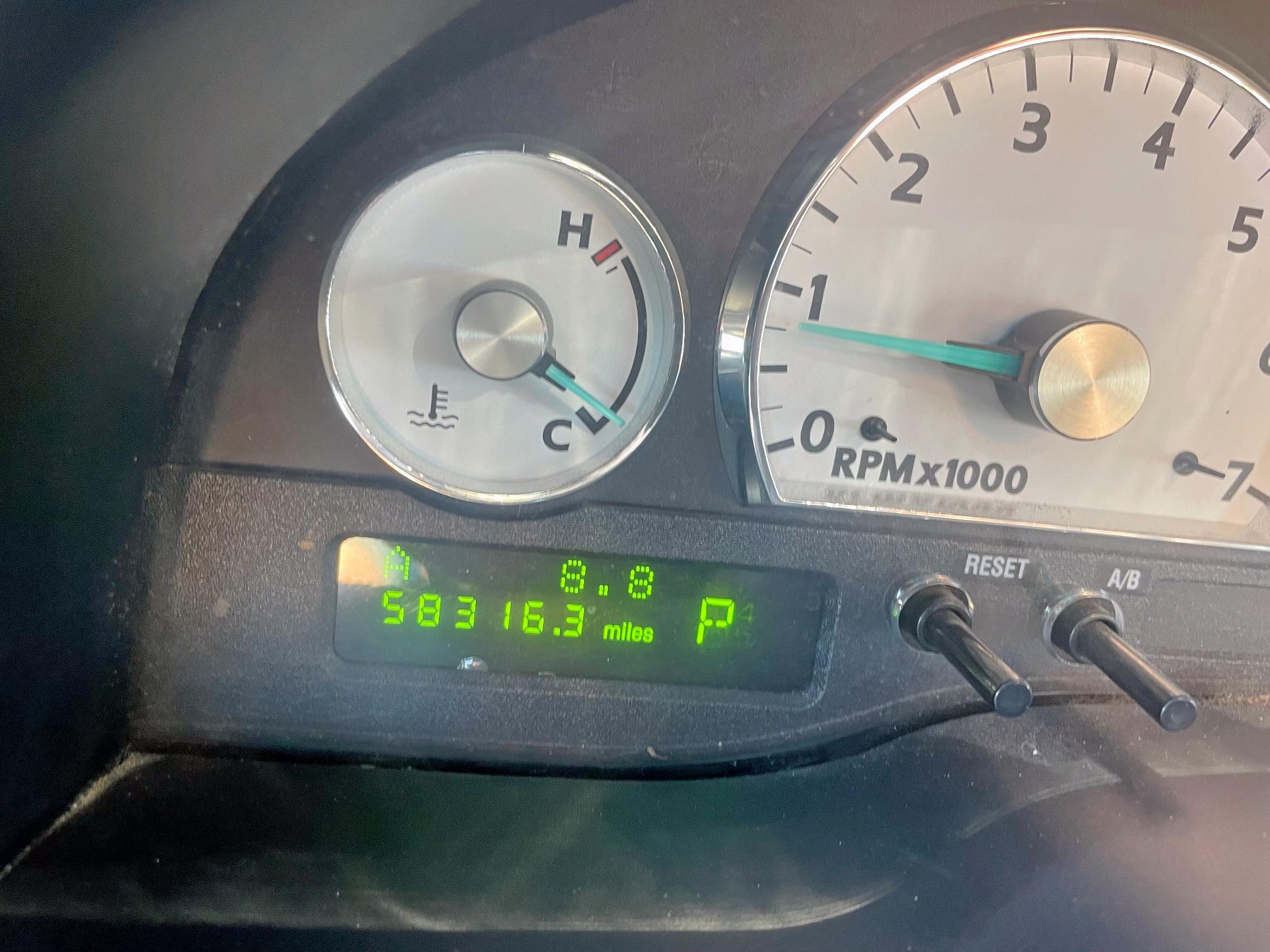 Photo 8 from auction – 2004 FORD THUNDERBIR with VIN 1FAHP60AX4Y106818