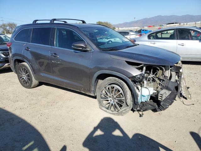 Photo 4 from auction – 2018 TOYOTA HIGHLANDER with VIN 5TDKZRFH0JS546845