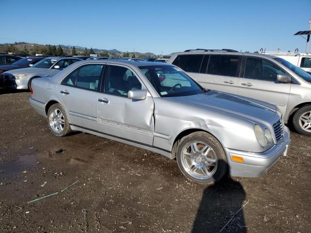 Photo 4 from auction – 1998 MERCEDES-BENZ E 320 with VIN WDBJF65F0WA555650