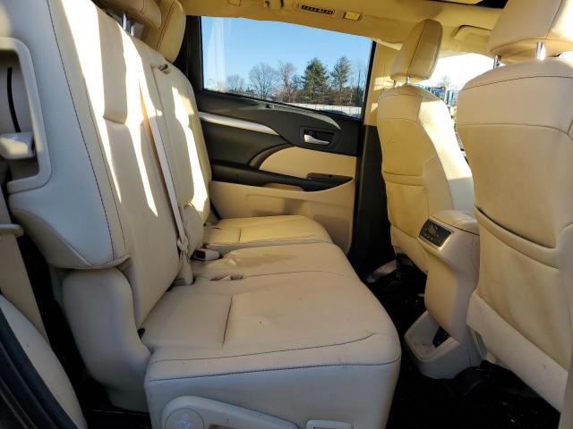 Photo 11 from auction – 2018 TOYOTA HIGHLANDER with VIN 5TDJZRFH1JS823529