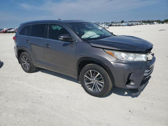 Photo 4 from auction – 2017 TOYOTA HIGHLANDER with VIN 5TDJZRFH1HS522737