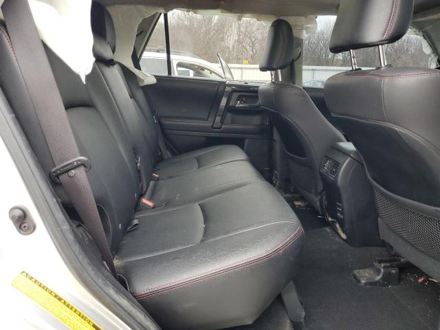 Photo 11 from auction – 2019 TOYOTA 4RUNNER SR with VIN JTEBU5JR1K5675073