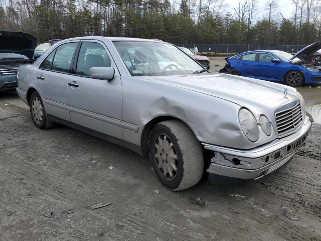 Photo 4 from auction – 1999 MERCEDES-BENZ E 320 with VIN WDBJF65H0XA904616