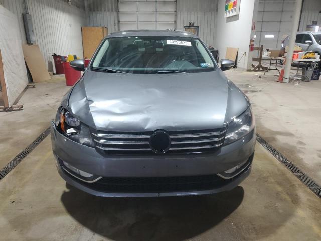Photo 5 from auction – 2012 VOLKSWAGEN PASSAT SEL with VIN 1VWCM7A30CC066762