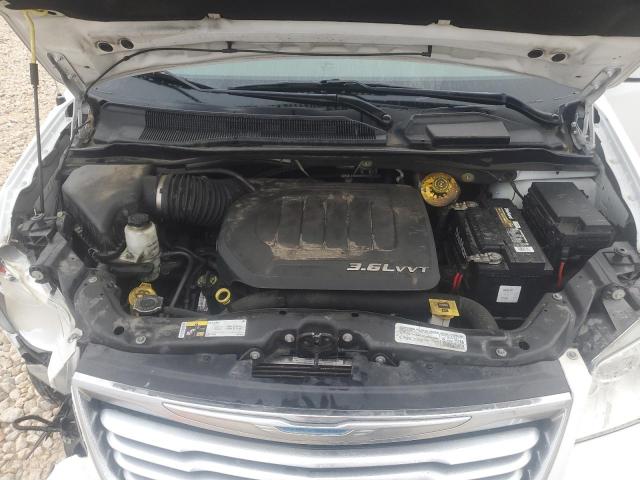 Photo 12 from auction – 2015 CHRYSLER TOWN & COU with VIN 2C4RC1BG7FR627985