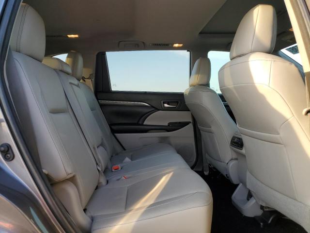 Фото 11 с аукциона – 2018 TOYOTA HIGHLANDER с VIN 5TDYZRFH7JS274806