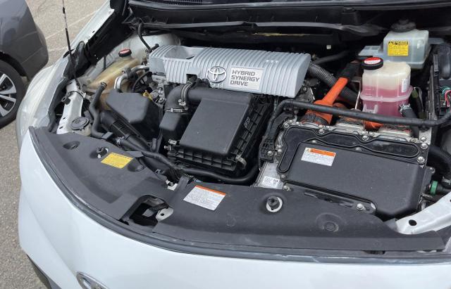 Photo 7 from auction – 2015 TOYOTA PRIUS V with VIN JTDZN3EU3FJ024320