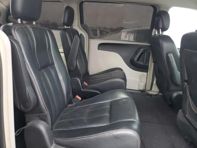 Photo 11 from auction – 2015 CHRYSLER TOWN & COU with VIN 2C4RC1BG8FR730977