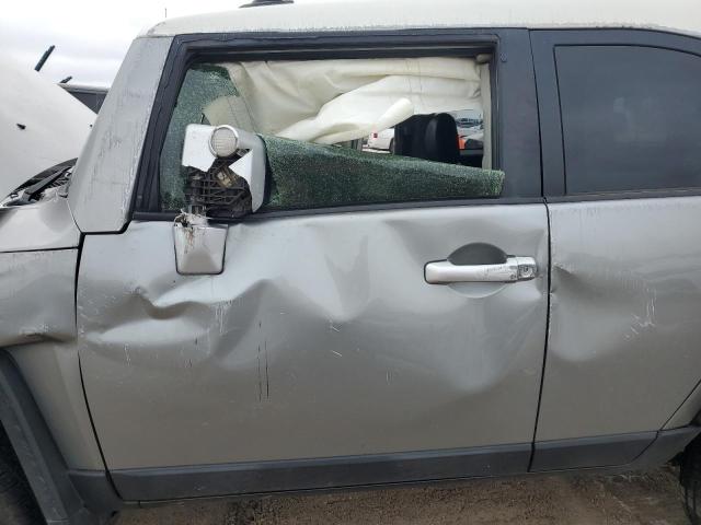 Photo 7 from auction – 2012 TOYOTA FJ CRUISER with VIN JTEBU4BF5CK137932