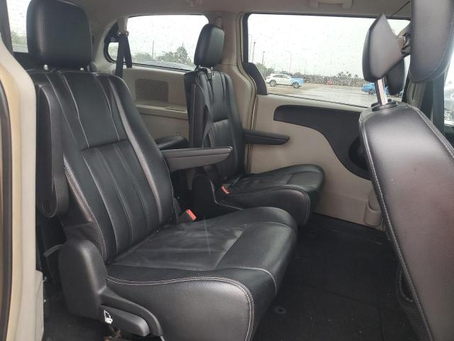 Photo 11 from auction – 2015 CHRYSLER TOWN & COU with VIN 2C4RC1BGXFR587644