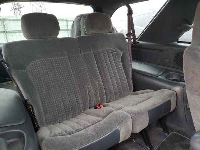 Photo 10 from auction – 2002 CHEVROLET BLAZER with VIN 1GNCS18W12K141650