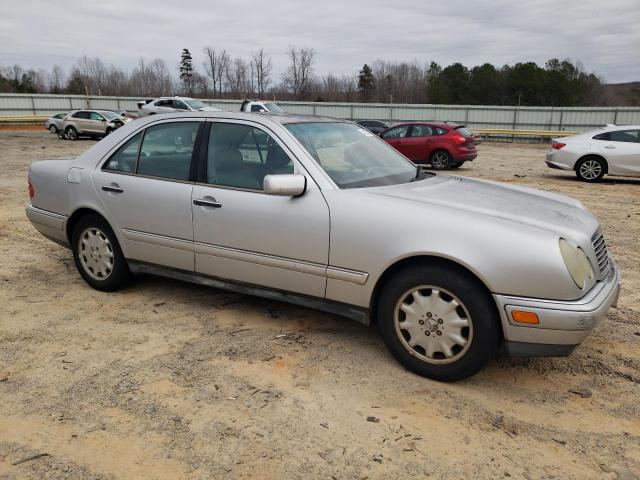 Photo 4 from auction – 1999 MERCEDES-BENZ E 320 with VIN WDBJF65H8XA815215
