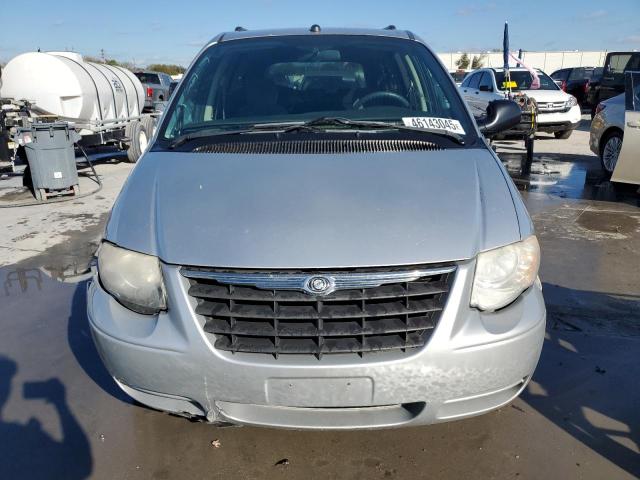 Photo 5 from auction – 2005 CHRYSLER TOWN & COU with VIN 2C4GP44RX5R553133