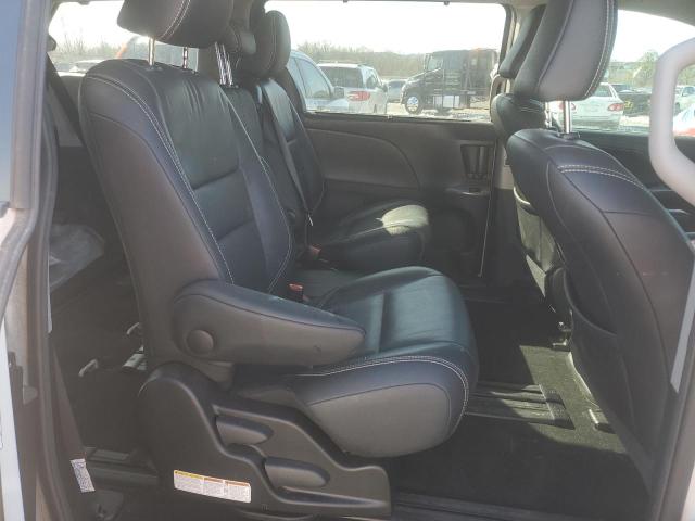 Photo 11 from auction – 2017 TOYOTA SIENNA SE with VIN 5TDXZ3DC2HS873980