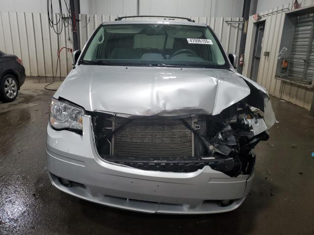 Photo 5 from auction – 2010 CHRYSLER TOWN & COU with VIN 2A4RR5D1XAR151989