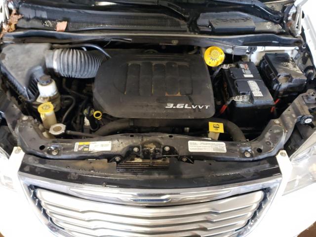 Photo 12 from auction – 2015 CHRYSLER TOWN & COU with VIN 2C4RC1CG6FR716378