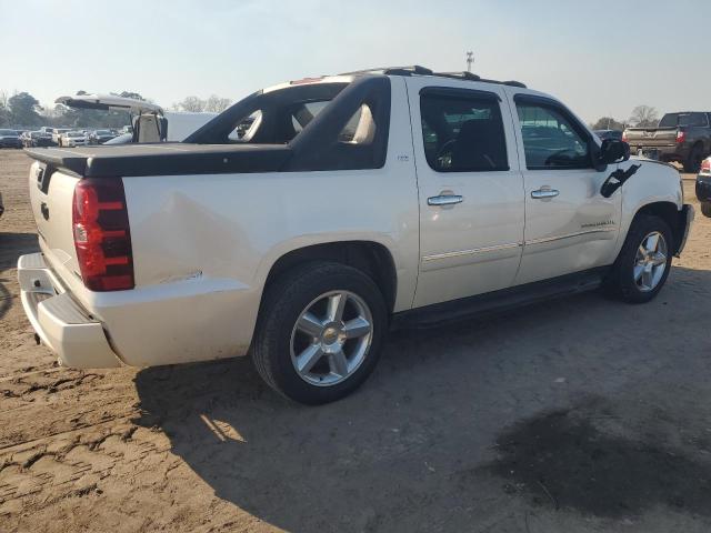 Photo 3 from auction – 2011 CHEVROLET AVALANCHE with VIN 3GNMCGE02BG335552