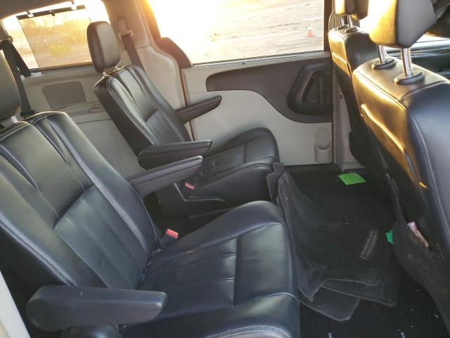 Photo 11 from auction – 2014 CHRYSLER TOWN & COU with VIN 2C4RC1CGXER108653