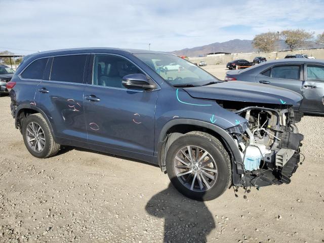 Photo 4 from auction – 2018 TOYOTA HIGHLANDER with VIN 5TDJZRFH5JS852239