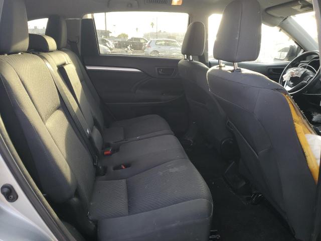 Снимка 11 от търг – 2018 TOYOTA HIGHLANDER с VIN 5TDZARFH9JS040100