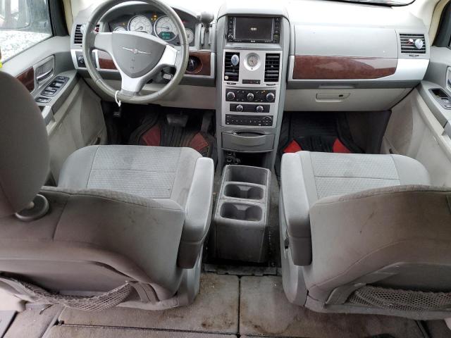 Photo 8 from auction – 2010 CHRYSLER TOWN & COU with VIN 2A4RR5D12AR110031