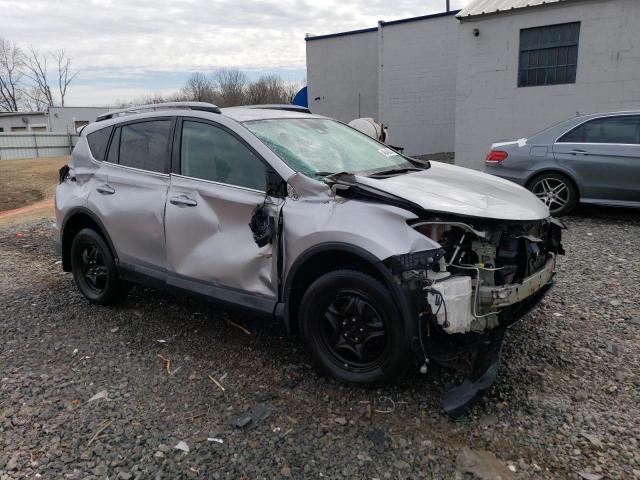 Снимка 4 от търг – 2018 TOYOTA RAV4 LE с VIN 2T3BFREV2JW710272