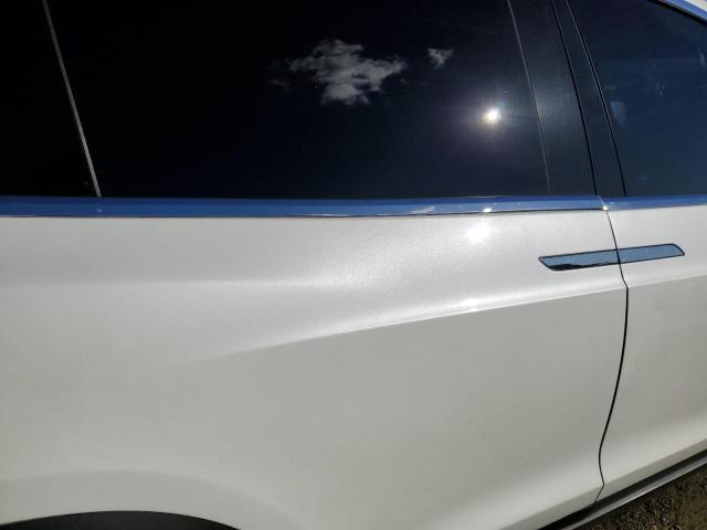 Photo 11 from auction – 2016 TESLA MODEL X with VIN 5YJXCAE44GF001445