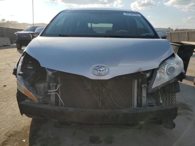 Photo 5 from auction – 2014 TOYOTA SIENNA LE with VIN 5TDKK3DC9ES466443