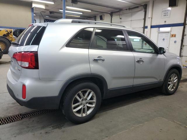 Photo 3 from auction – 2015 KIA SORENTO LX with VIN 5XYKTDA64FG613039