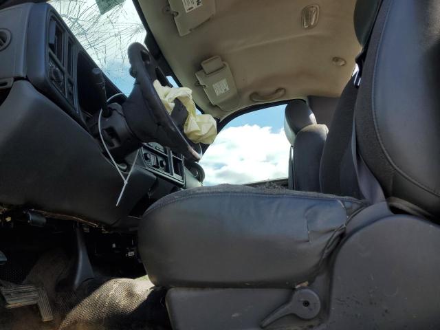 Photo 7 from auction – 2005 CHEVROLET SILVERADO with VIN 1GCEC14Z95Z255227