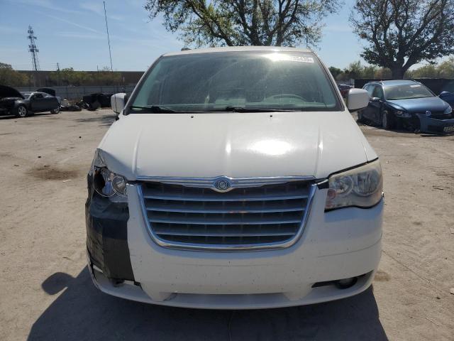 Photo 5 from auction – 2010 CHRYSLER TOWN & COU with VIN 2A4RR5D18AR257292