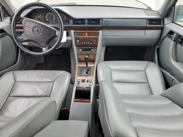 Photo 8 from auction – 1992 MERCEDES-BENZ 400 E with VIN WDBEA34E9NB732177