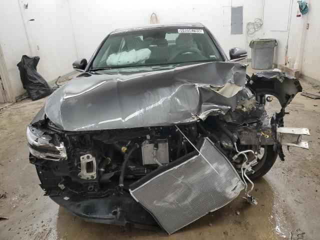 Photo 5 from auction – 2025 GENESIS G70 BASE with VIN KMTG34SC8SU153632
