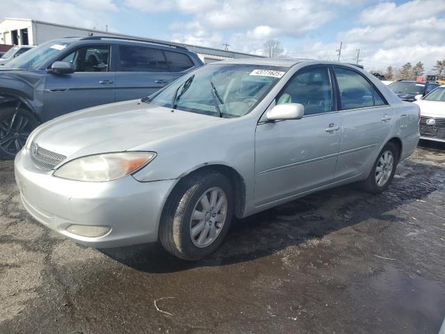 TOYOTA CAMRY LE 2004 with VIN 4T1BF32K64U577293 - Photo from auction