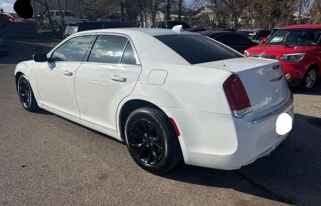 Photo 3 from auction – 2016 CHRYSLER 300 LIMITE with VIN 2C3CCAAG7GH273937