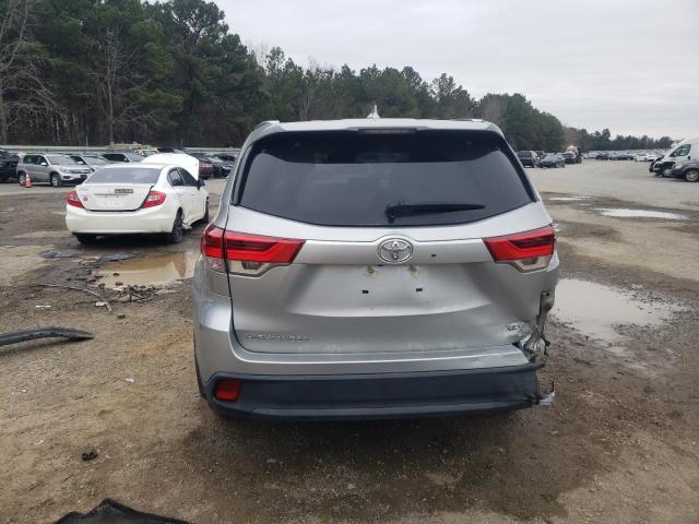 Photo 6 from auction – 2018 TOYOTA HIGHLANDER with VIN 5TDKZRFH6JS285060