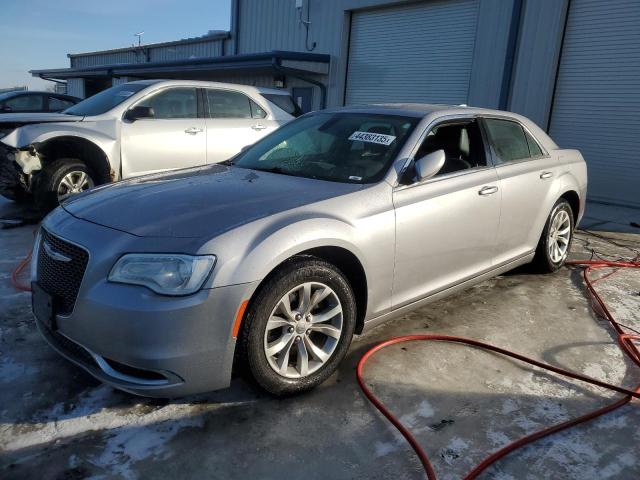 CHRYSLER 300 LIMITE 2015 with VIN 2C3CCAAGXFH828636 - Photo from auction