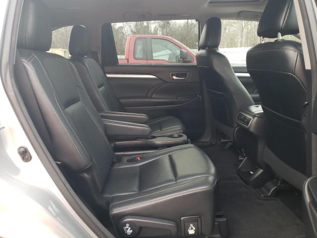 Photo 11 from auction – 2017 TOYOTA HIGHLANDER with VIN 5TDKZRFH0HS507926
